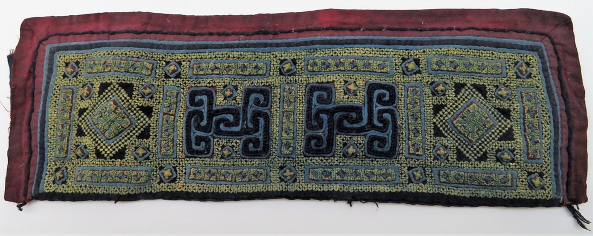 Antike Stickerei, China, Fragment, 35,5 x 12 cm.