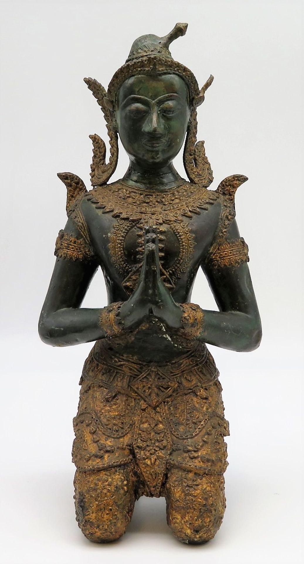 Tempelwächter, Thailand, Sukhothai-Stil, Bronze patiniert, Goldbemalung, 38,5 x 18 x 15 cm.