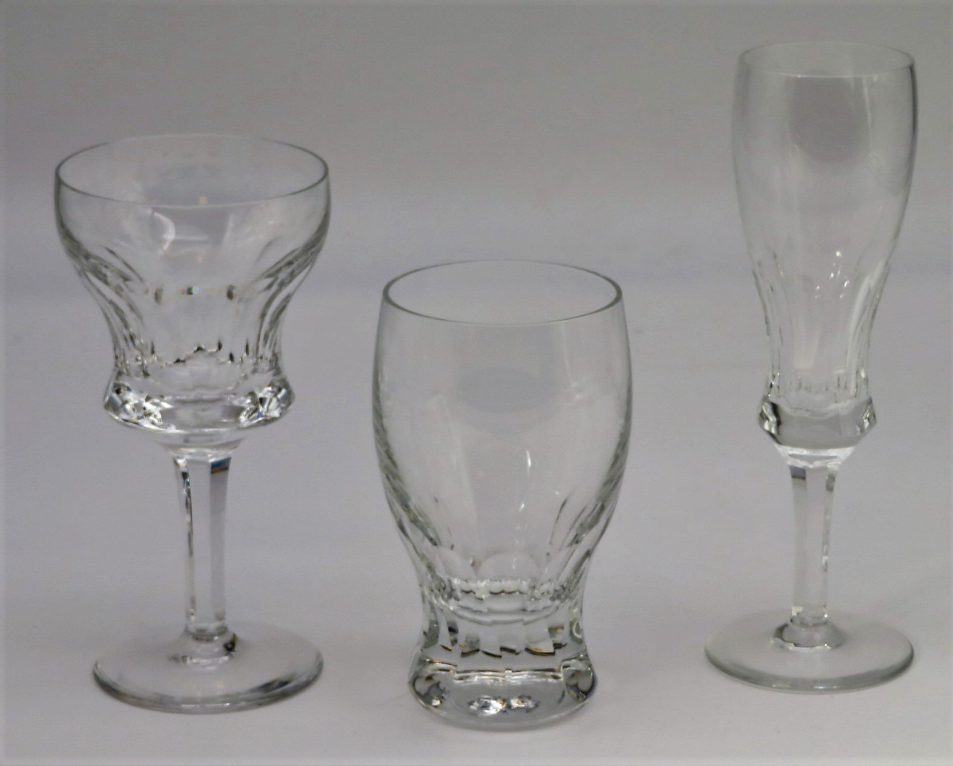 26 teiliges Glas-Set, bestehend aus 12 Wein-, 6 Sekt- und 8 Wassergläsern, farbloses Bleikristall k