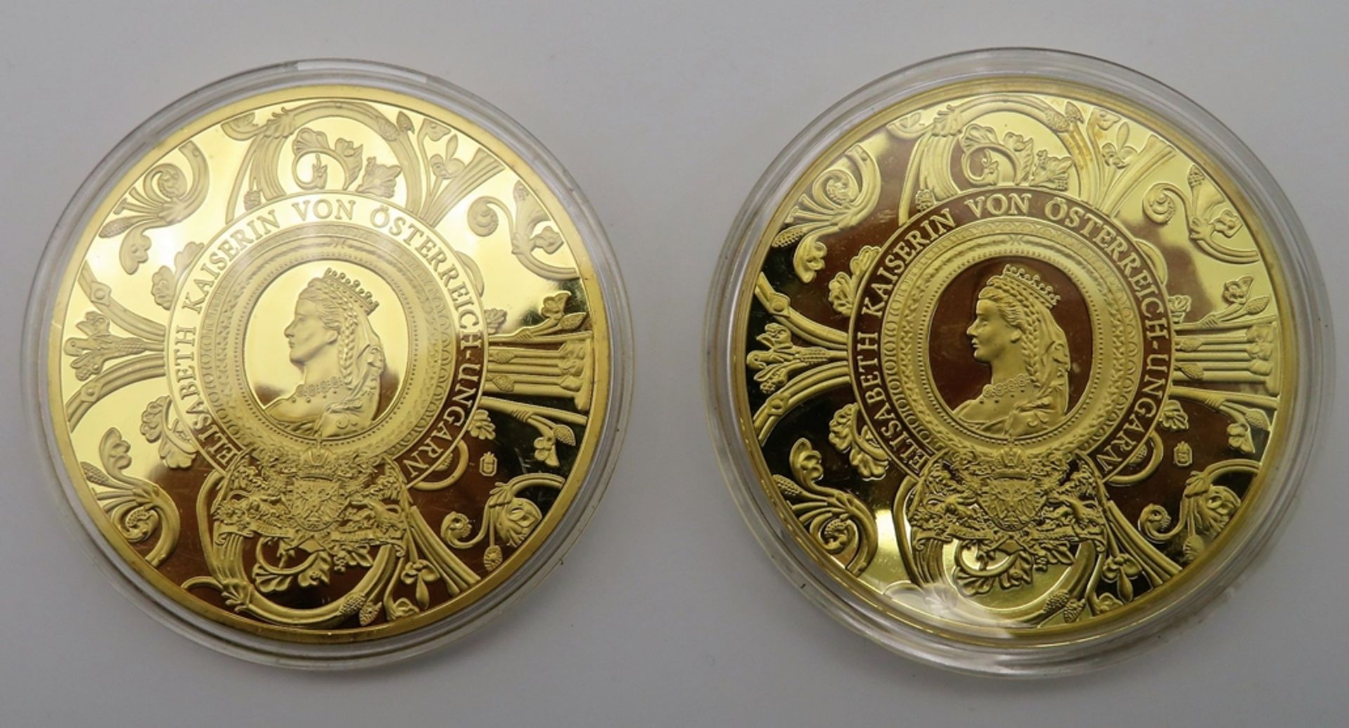 2 Gedenkmedaillen, Elisabeth Kaiserin von Österreich, 999er Vergoldung, d 7 cm. - Bild 2 aus 2