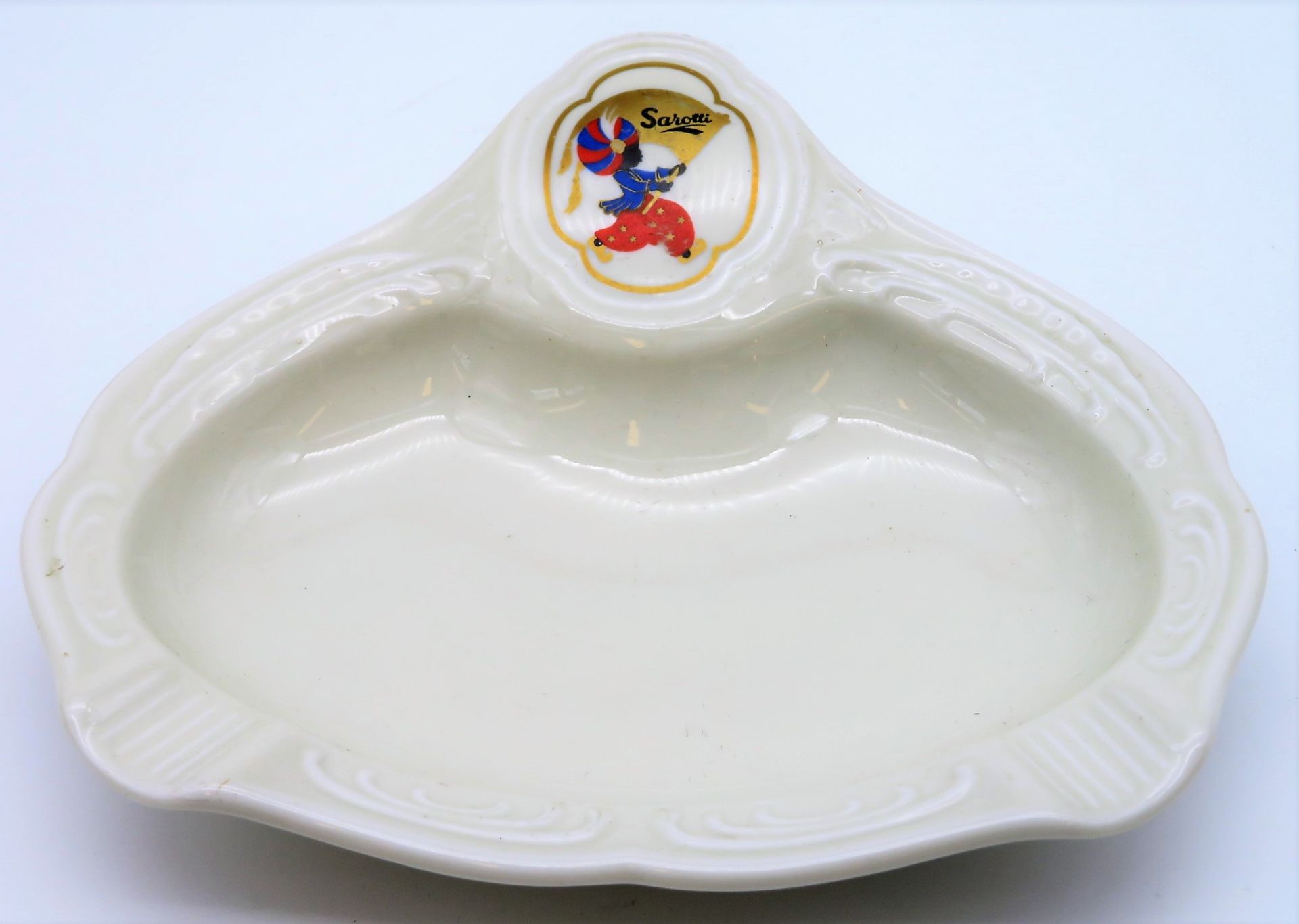 Aschebecher mit Sarotti-Emblem, Rosenthal, 1950er Jahre, elfenbeinfarbenes Reliefdekor, grüne Stemp