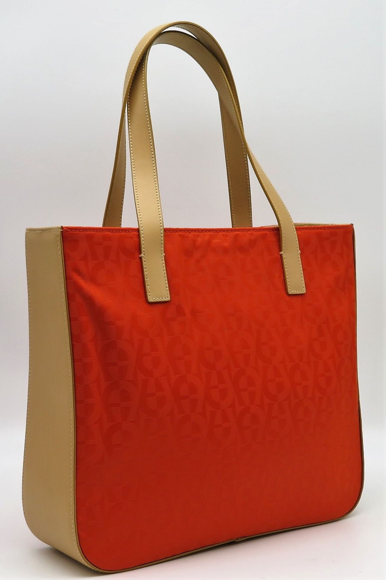 Handtasche, Aigner, beigefarbenes Glattleder, orangefarbener Stoffbezug mit eingesticktem Aigner-Lo - Bild 2 aus 2