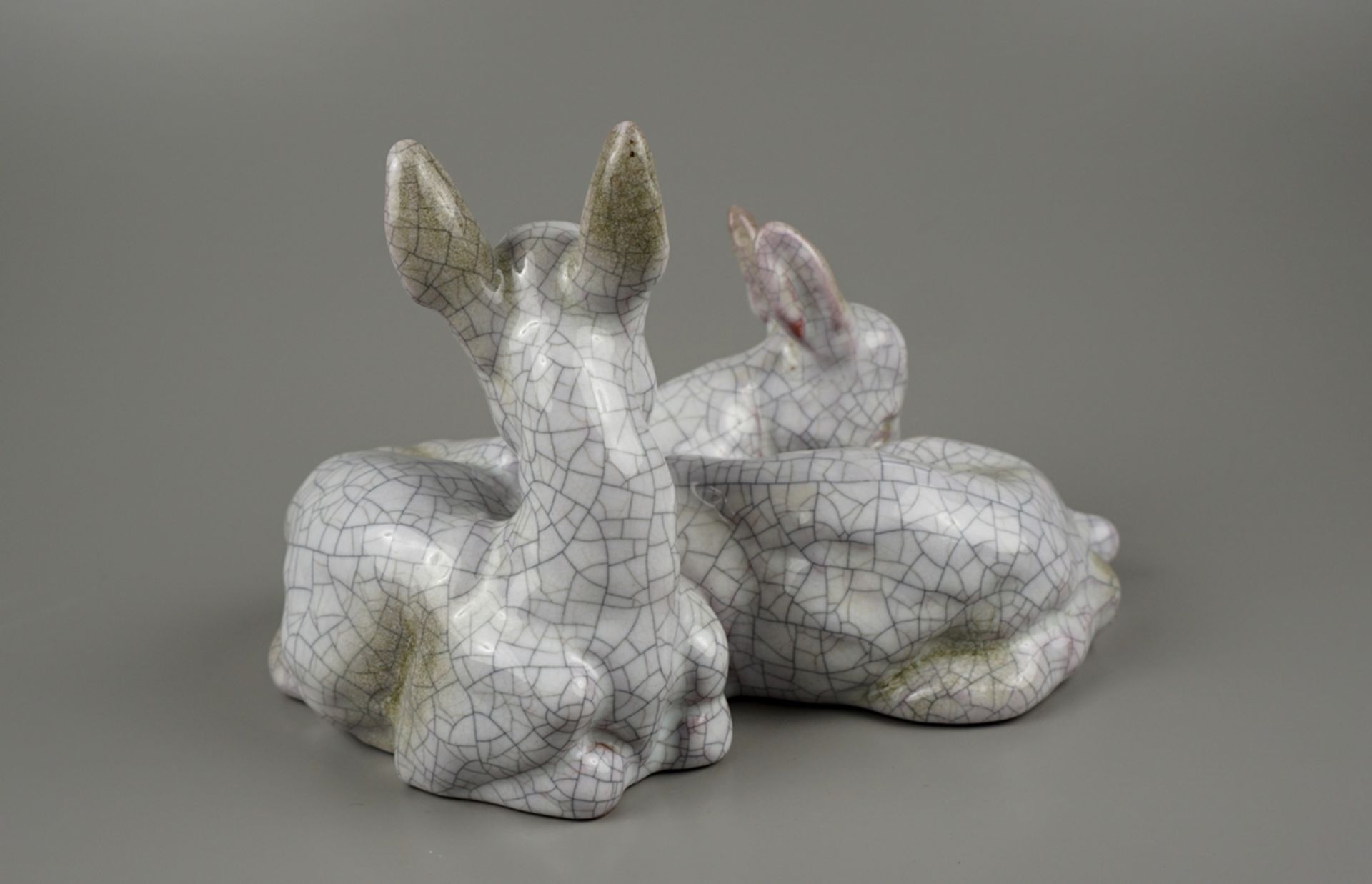 Lying fawns, glazed, Karlsruhe Majolica, model no. 5051 - Image 2 of 3