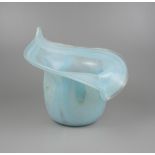 Studioglas-Vase mit hellblauen Einschlüssen, Glashütte Eisch, Frauenau, H.17cm