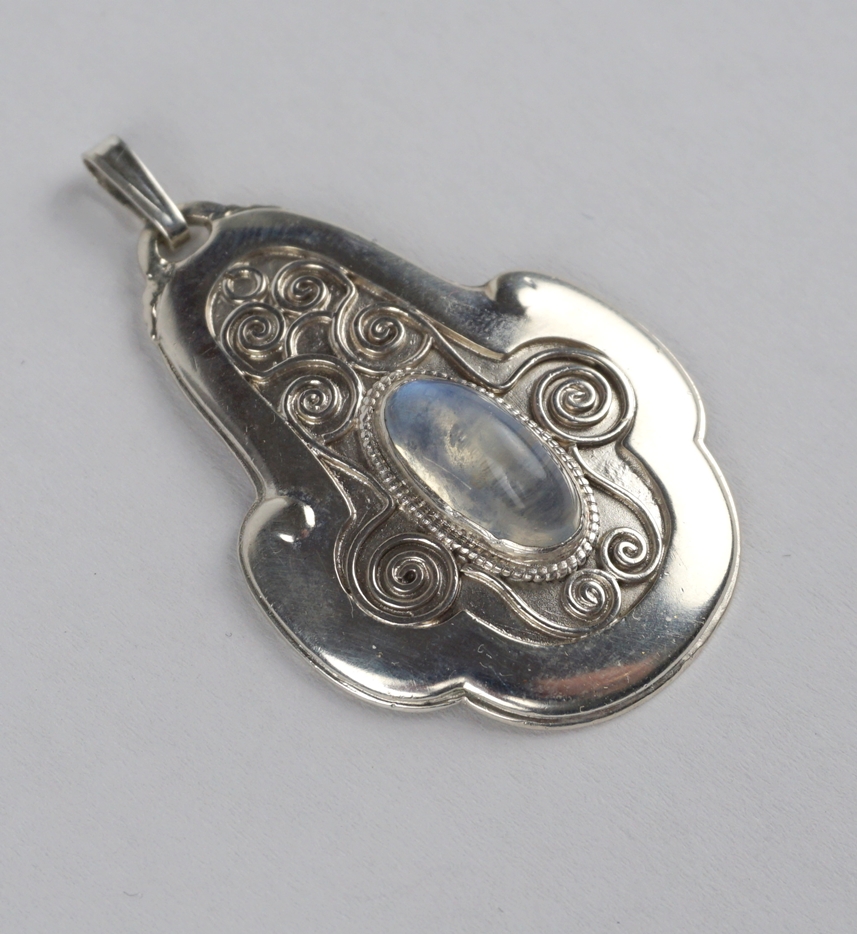 Anhänger mit Mondstein, 800er Silber, Gew.9,44g, Jugendstil, um 1900 - Image 2 of 3