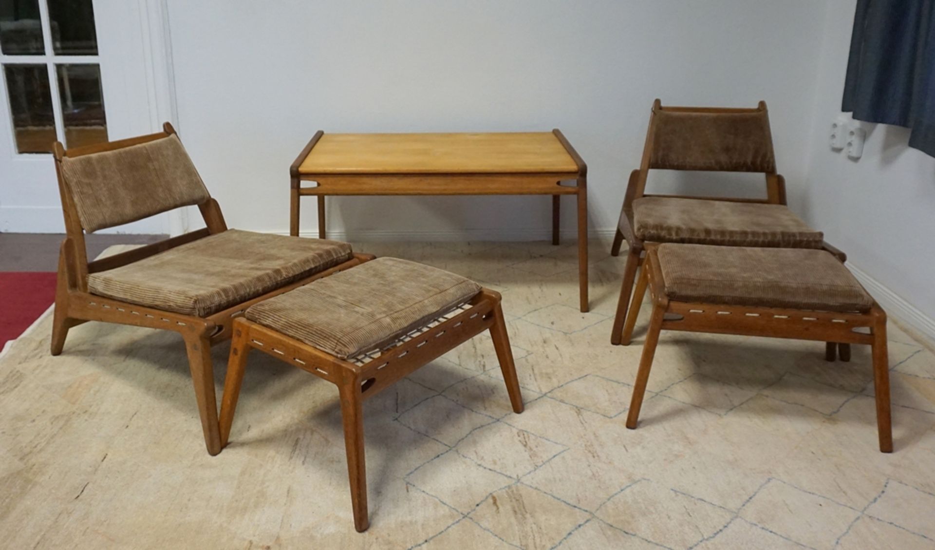 2 Hunting Chairs mit Ottomanen und Beistelltisch, attr. VEB Deutsche Werkstätten Hellerau, 1950er J. - Bild 8 aus 8