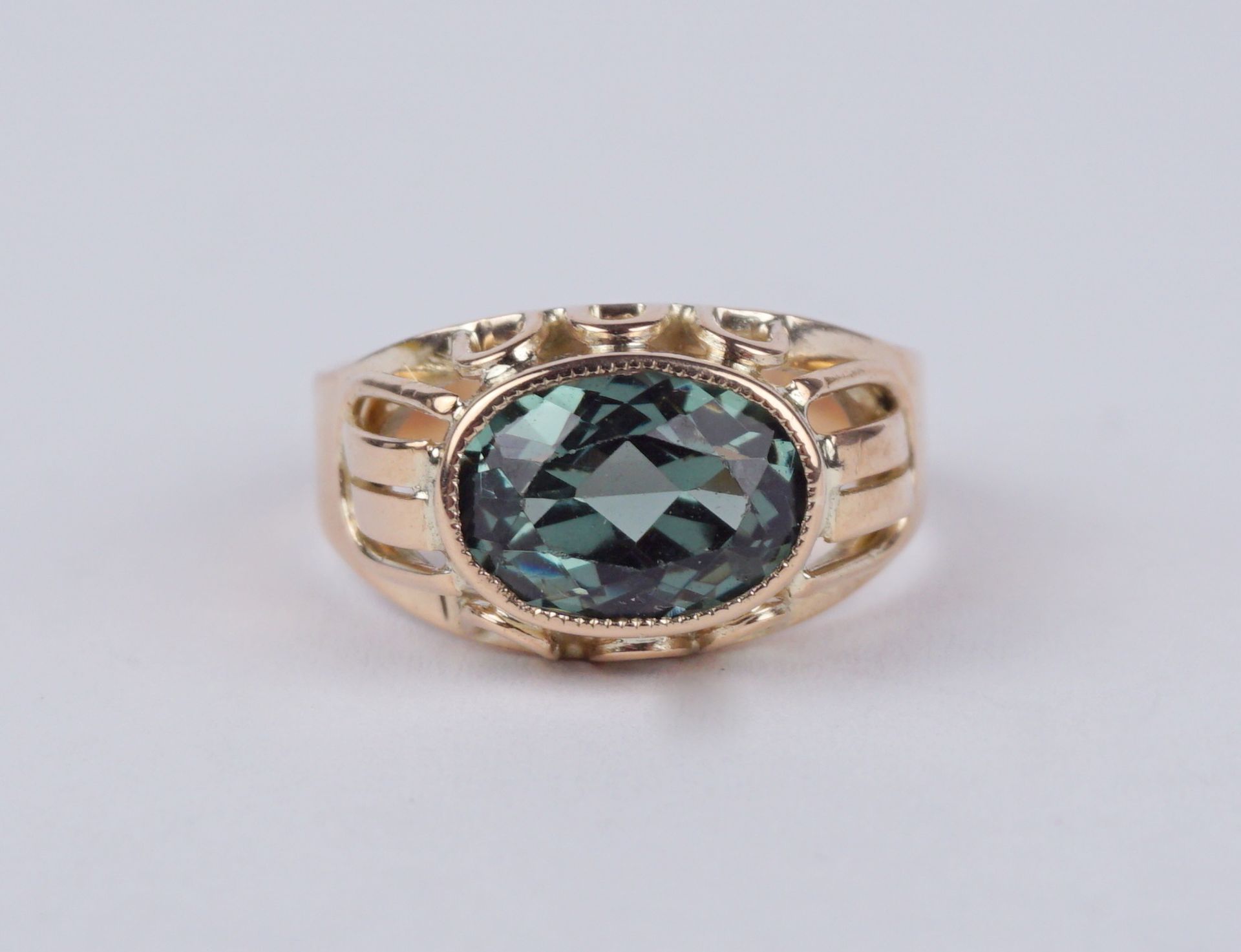Ring mit turmalingrünem Stein, 333er Gold, Gew.3,33g - Bild 2 aus 3