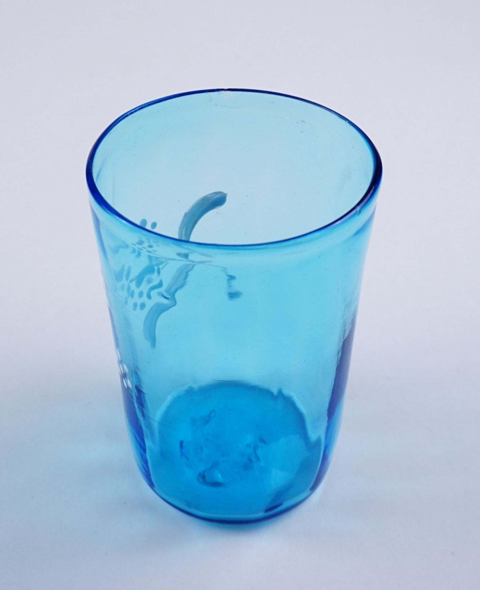 Wasserflasche mit Trinkglas und 2 Schnapsgläser, Blauglas, um 1900 - Bild 3 aus 3