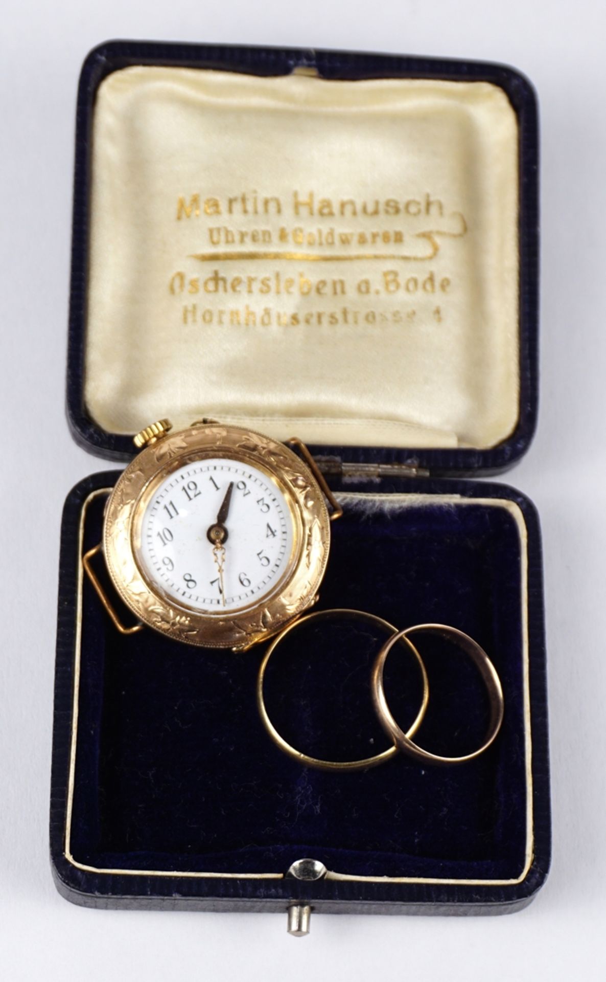 Damenarmbanduhr, 585er Gelbgold, um 1890, dazu zwei Eheringe, 333er Gold