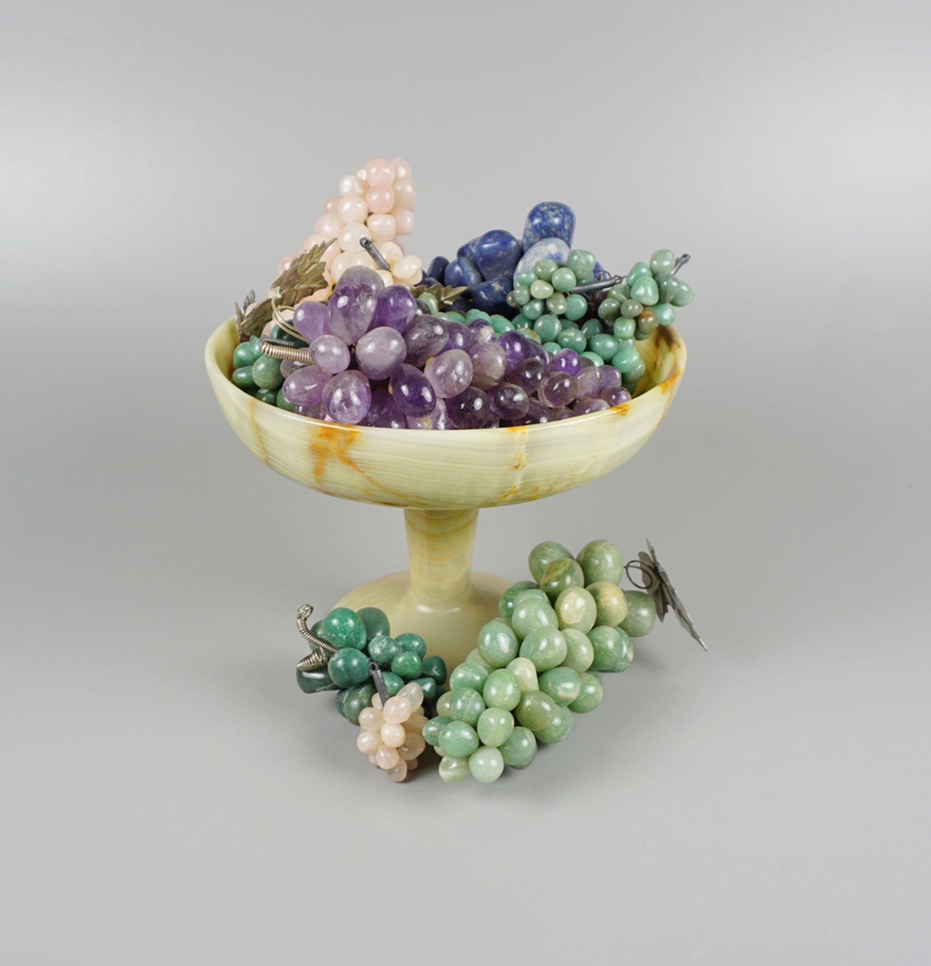 Onyx-Schale mit 12 Trauben aus Halbedelsteinen, Gesamt-Gew.3,2kg