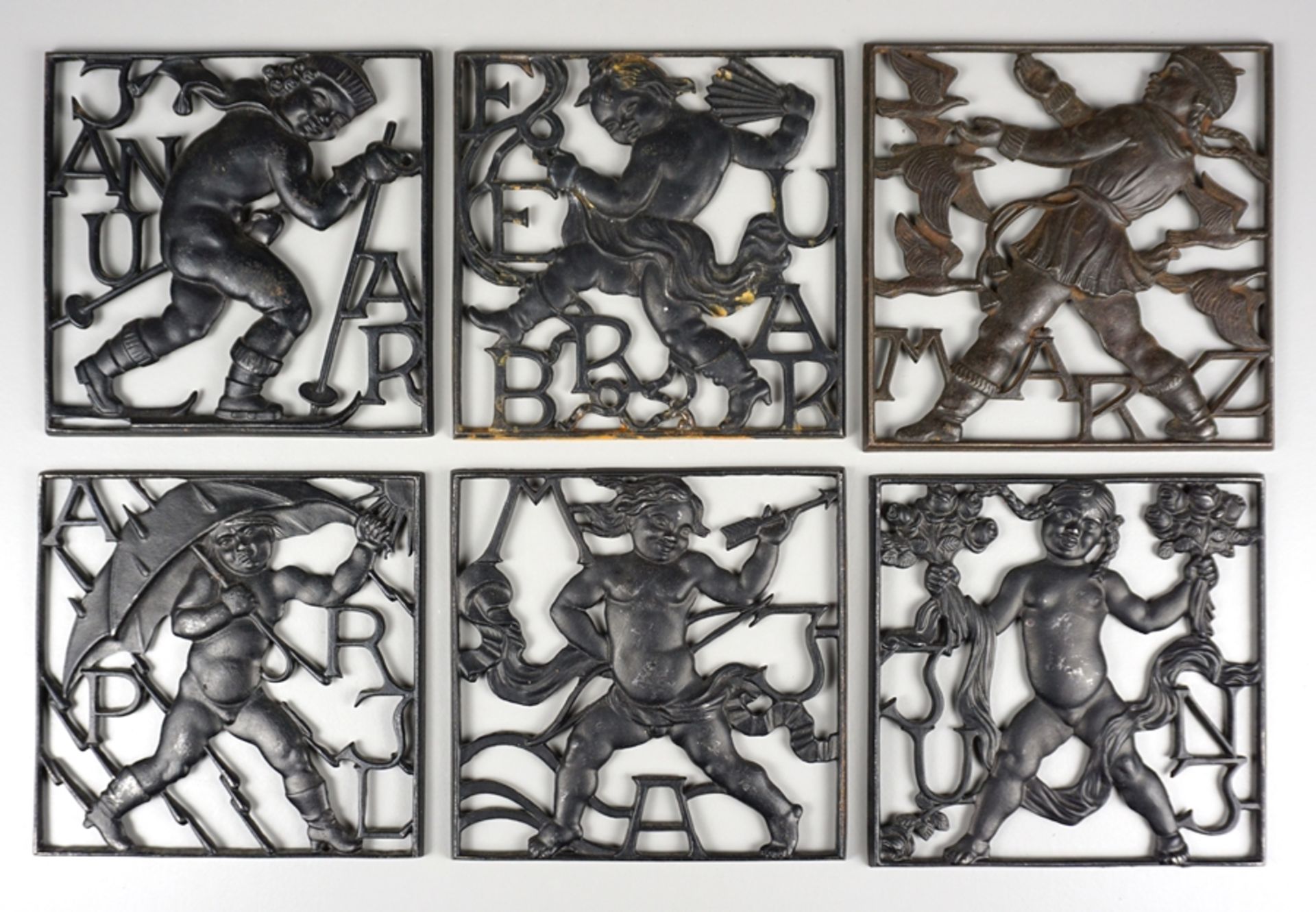 12 Reliefplatten aus der Reihe "Monatsmotive", vollständig von Januar bis Dezember, Paul Moll für L
