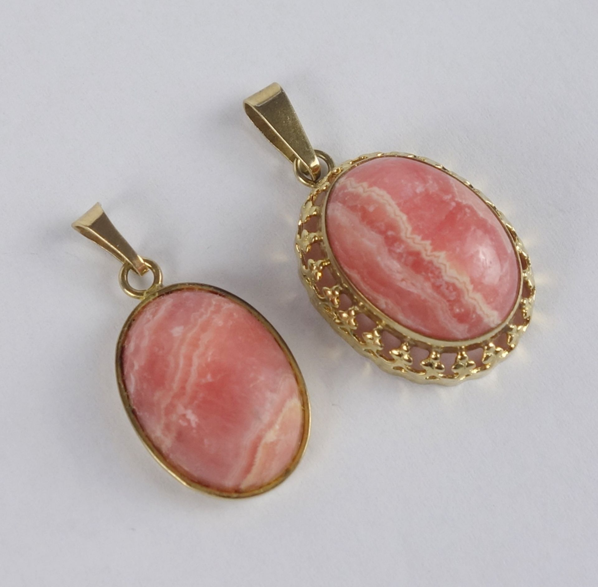 2 pendants with rhodochrosite cabochons, 8K gold, total wt.10,27g
