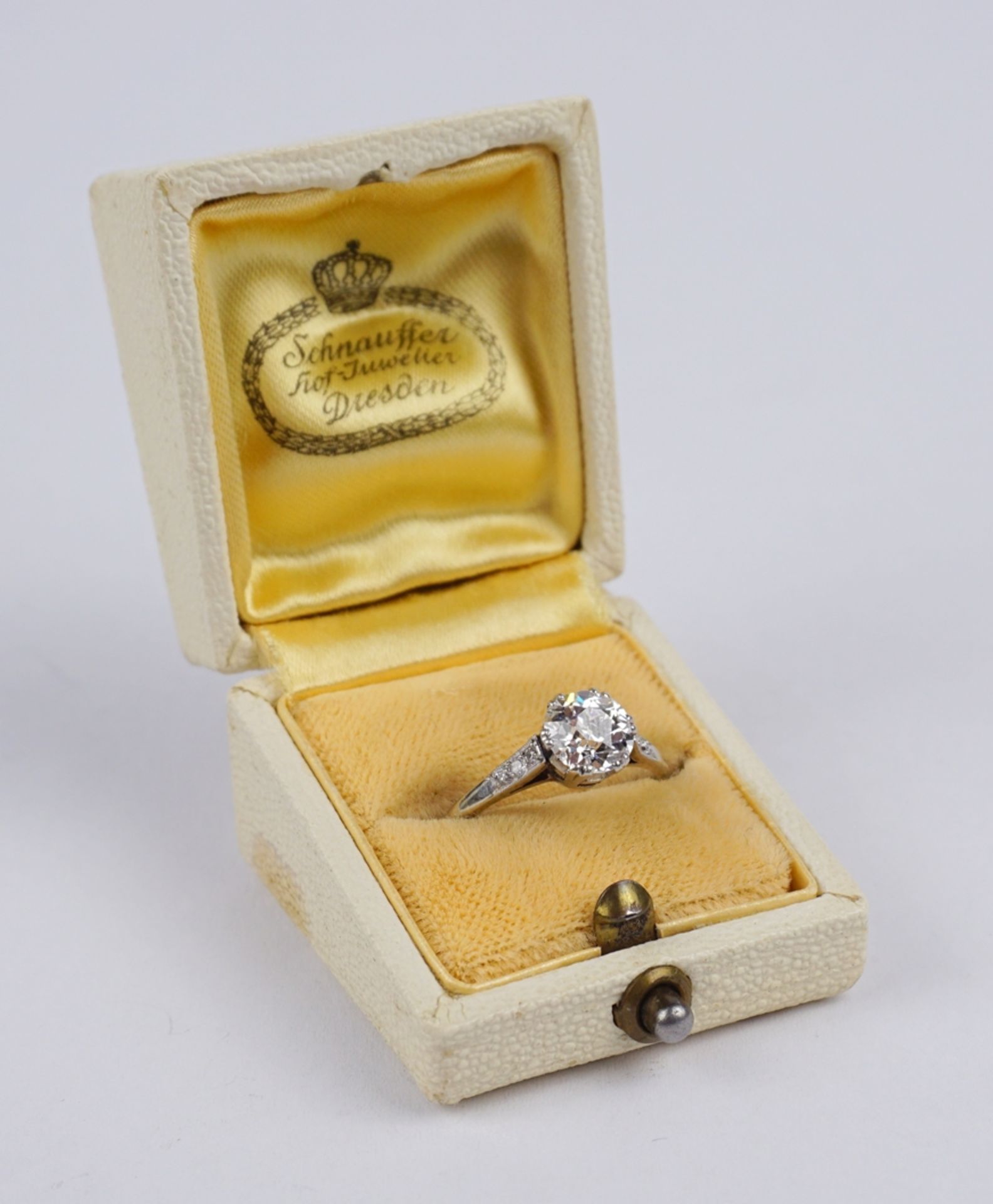 Solitär-Ring, 585er Weißgold mit Brillant im Altschliff und 6 kleinen Besatzsteinen, Art Déco - Bild 8 aus 8