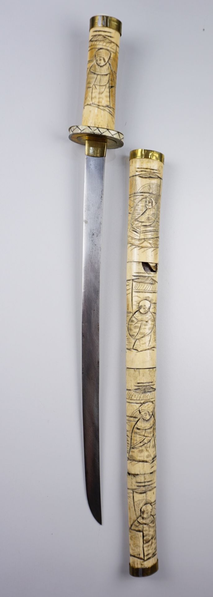 Nachahmung eines Samuraischwerts, mit Knochenschnitzereien