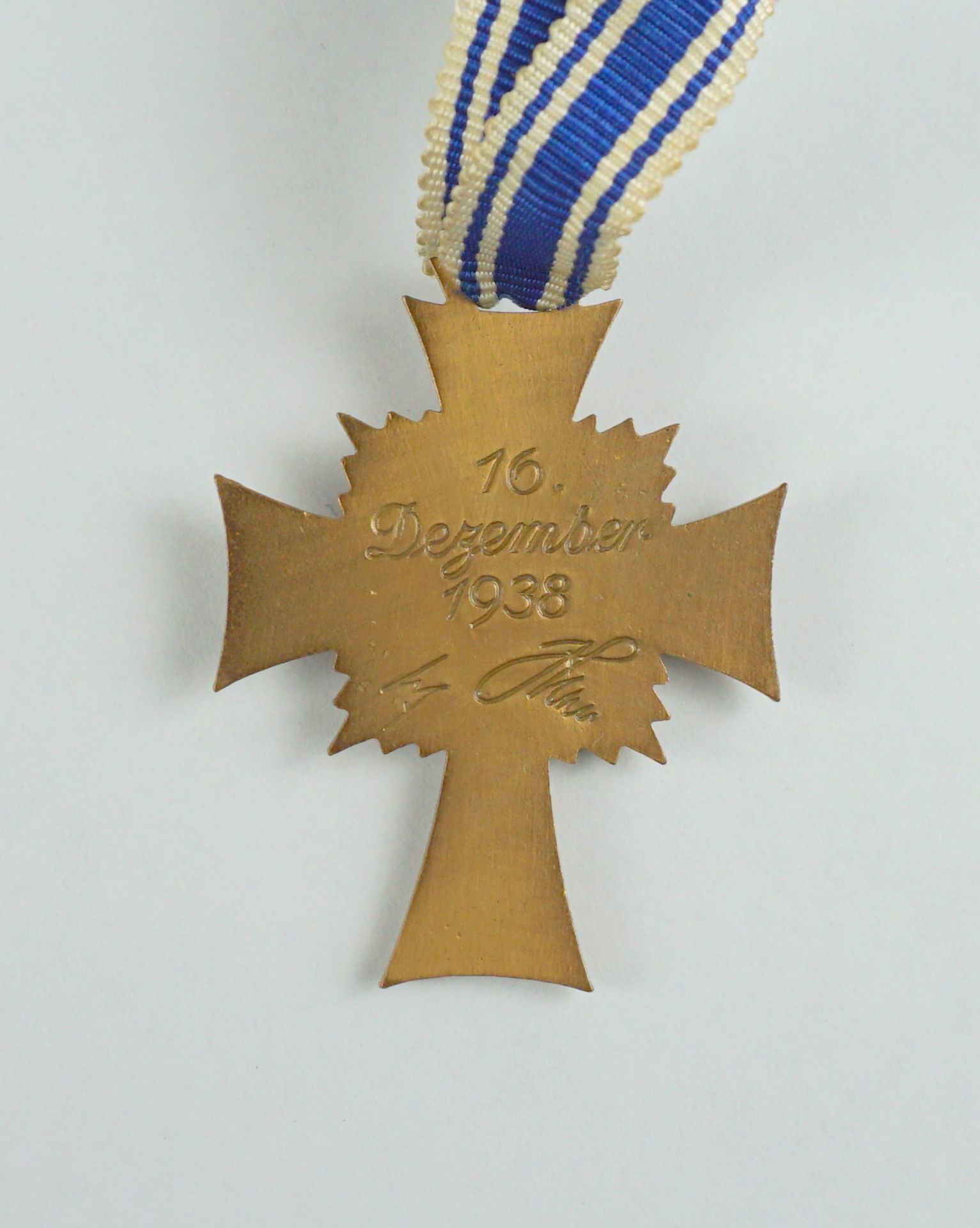 Ehrenkreuz der deutschen Mutter 3.Stufe Bronze, 2.Form - Bild 2 aus 2