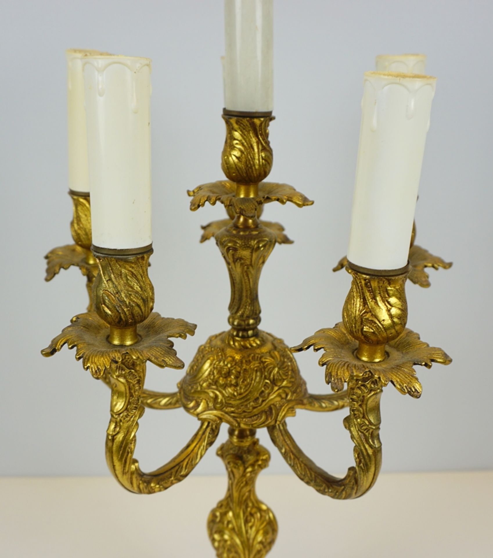 sechsflammige Tischlampe in Form eines Kerzenleuchters - Bild 2 aus 2
