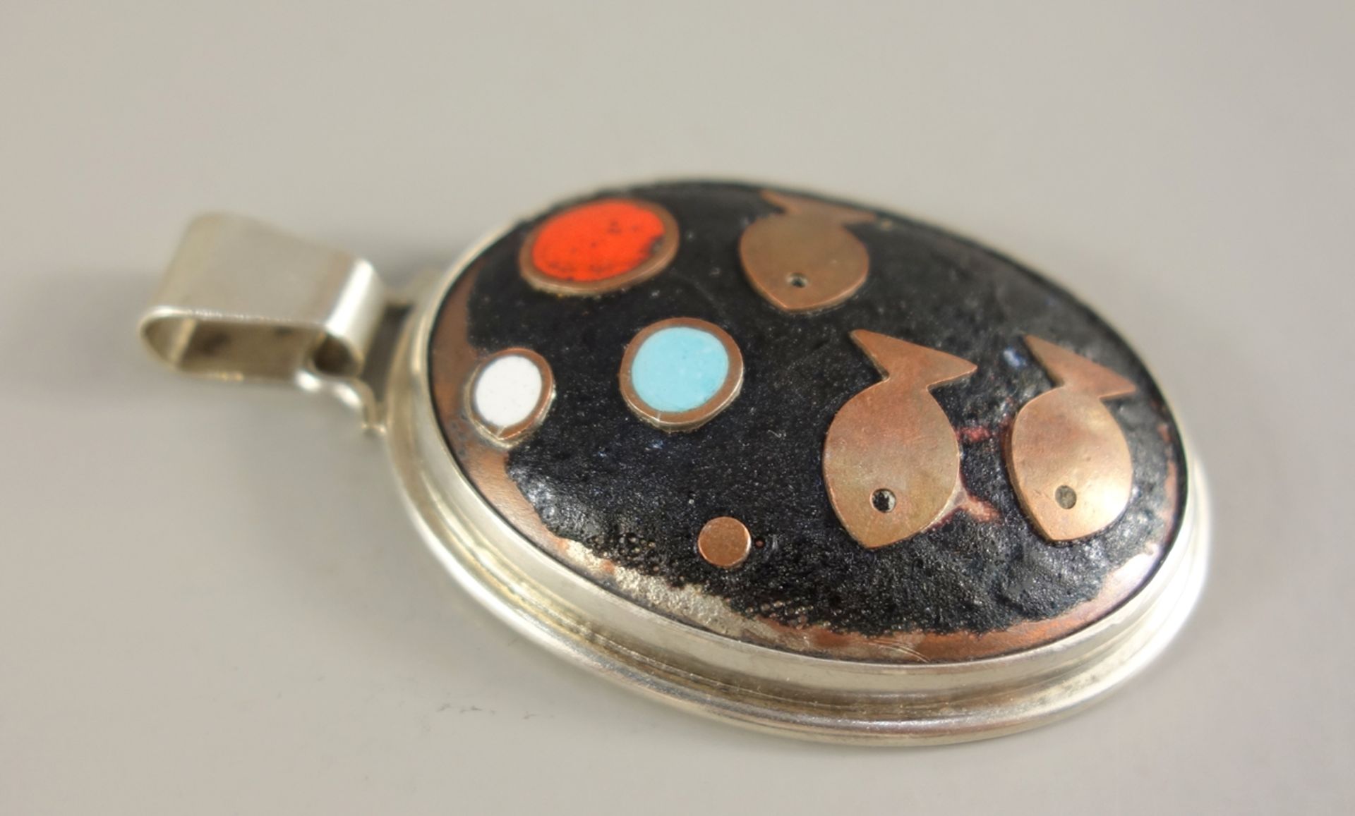 Rare pendant with enamel on copper, 835 silver mount, Fischlandschmuck, 1960s, weight 11,78g, oval, - Image 2 of 2