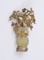 silberne Brosche mit Jade "Blumenstrauß in Vase", Asien, Gew.7,92g, im Etui