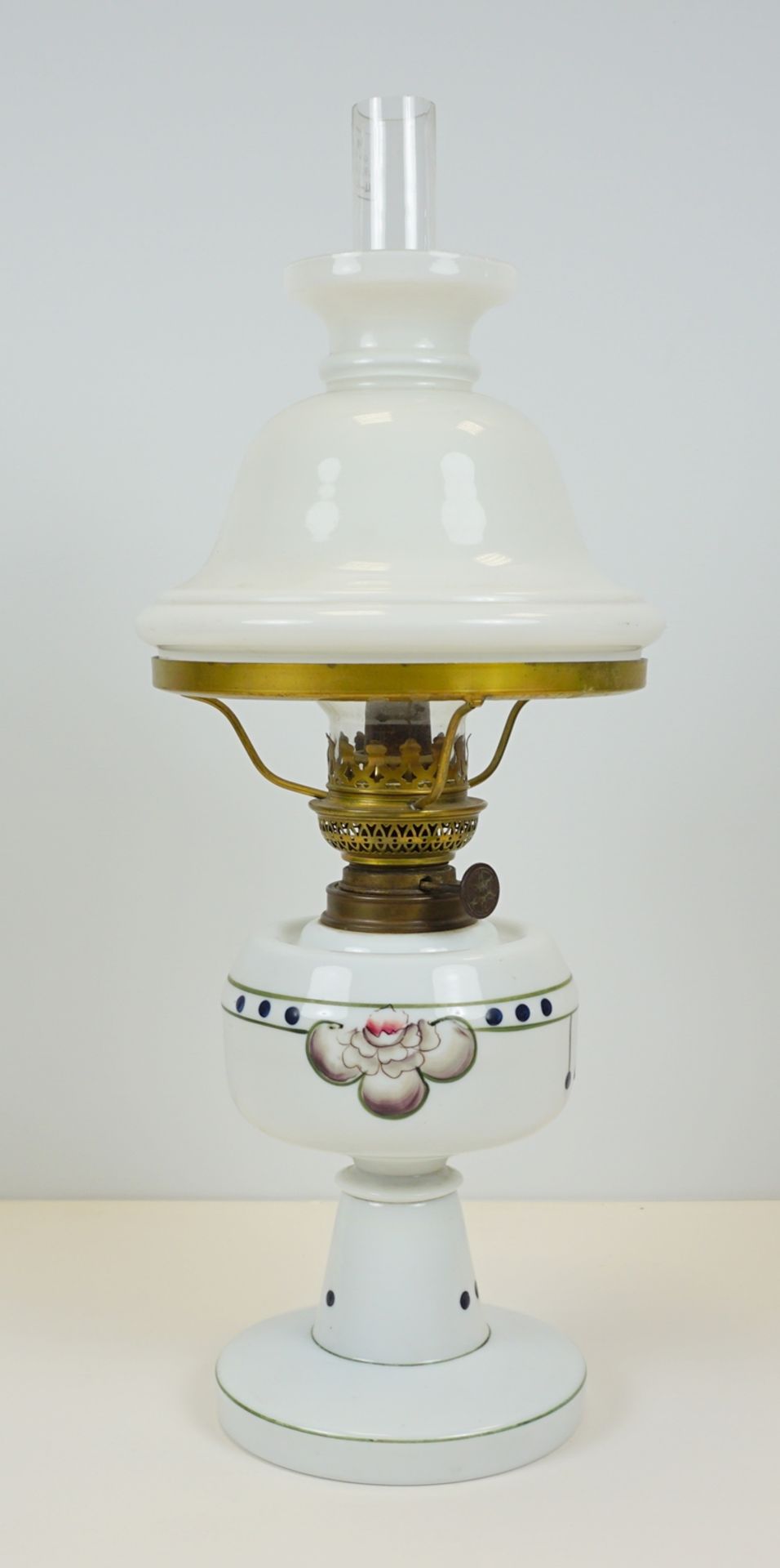 Petroleumlampe, Milchglas, um 1920 - Bild 3 aus 3