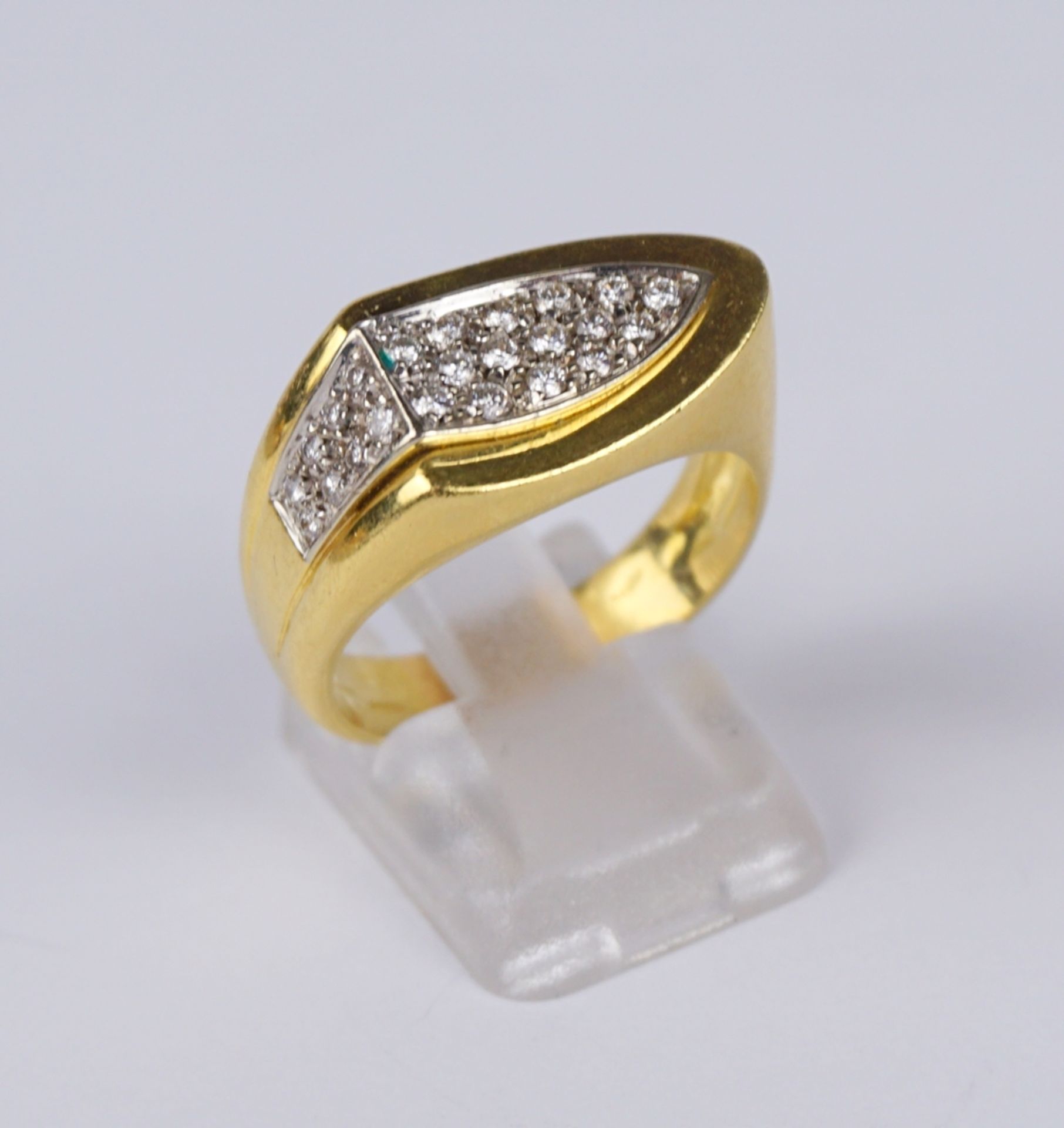 Brillant-Ring, 750er Weiß- und Gelbgold, Gew.10,68g, mit Wertgutachten