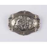 Relief-Brosche mit Putti, 800er Silber, Gew.16,15g