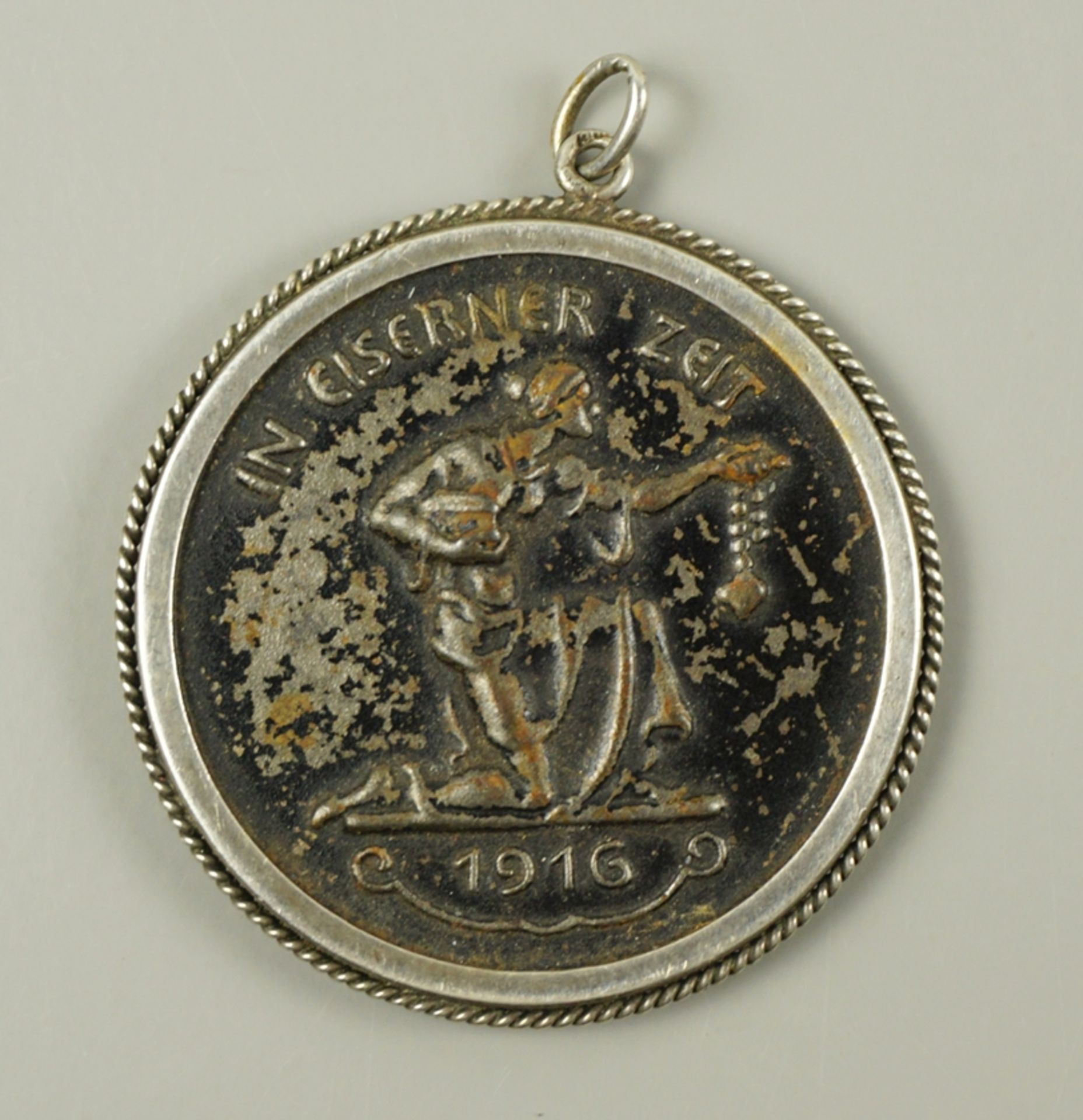 Medaille "In Eiserner Zeit" 1916, in Silberzarge