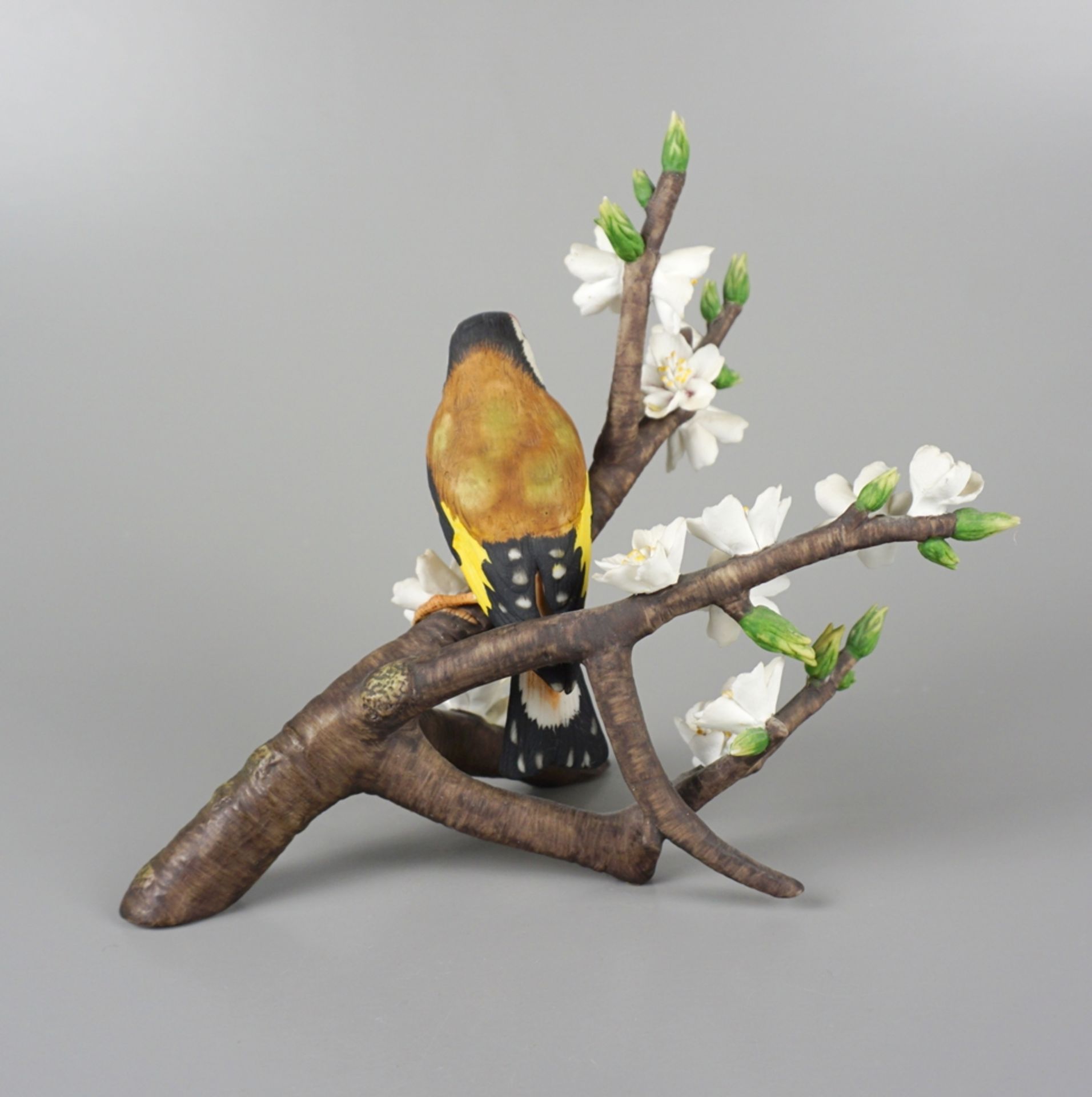 Goldfink auf Kirschblütenzweig, Franklin Porzellan - Bild 3 aus 4