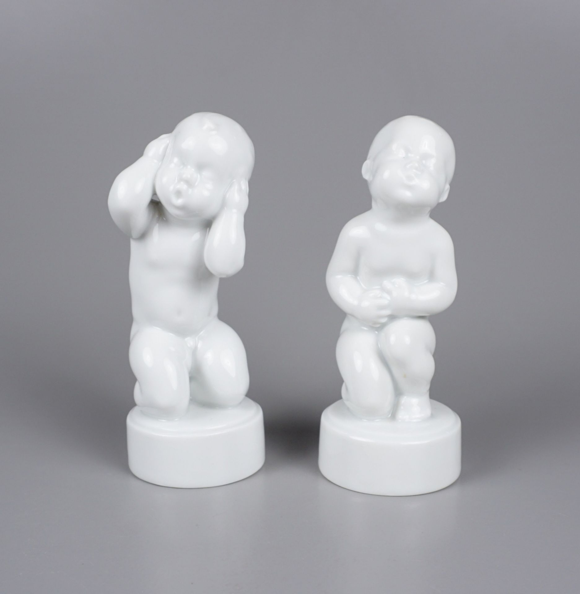 2 Knabenfiguren, aus der Serie "Die vier Schmerzen", Bing & Gröndahl, Entwurf Svend Lindhart