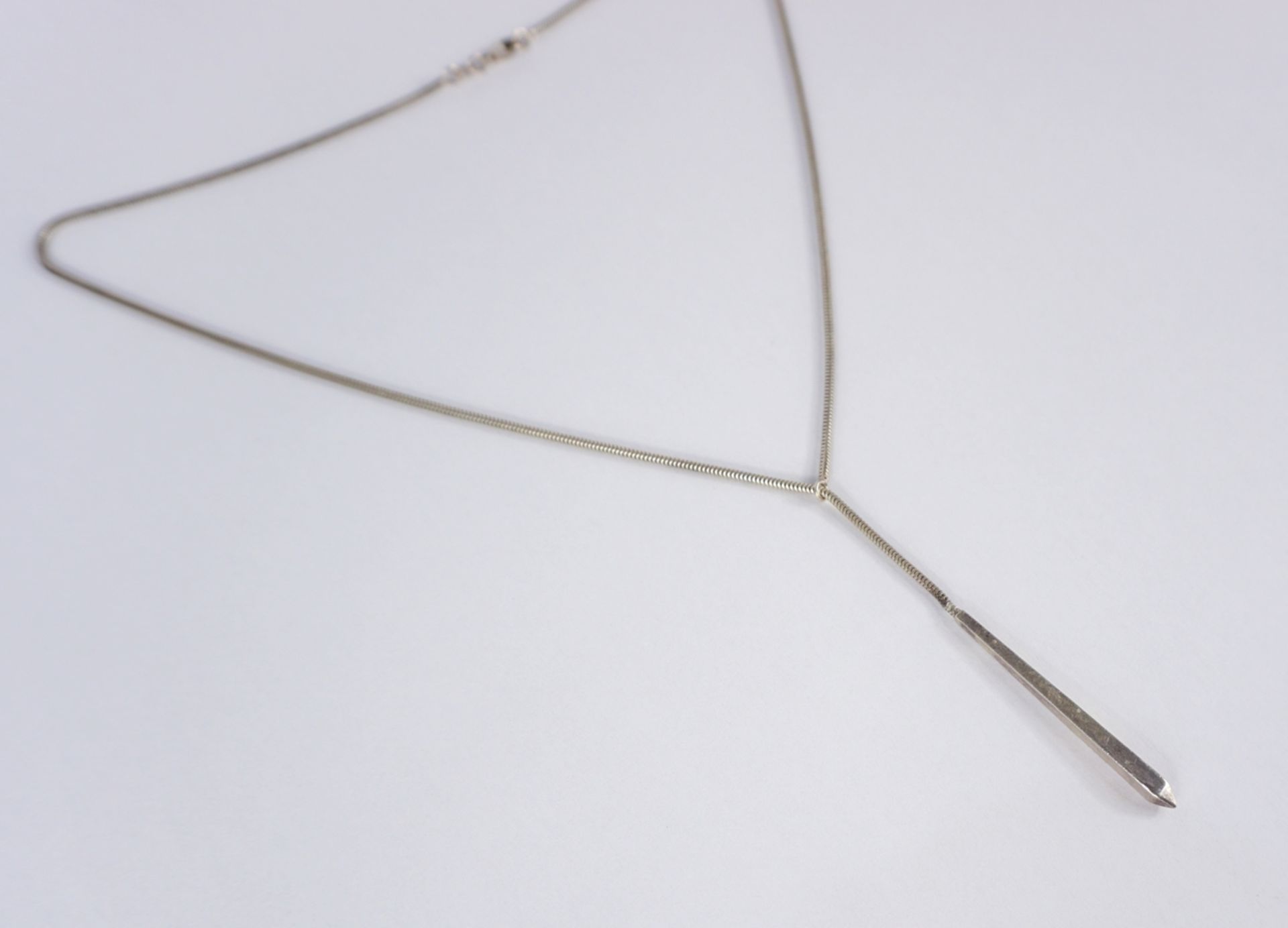 Kette mit Stabanhänger, 2 Colliers und 1 Paar Ohrringe, versilbert - Image 5 of 5