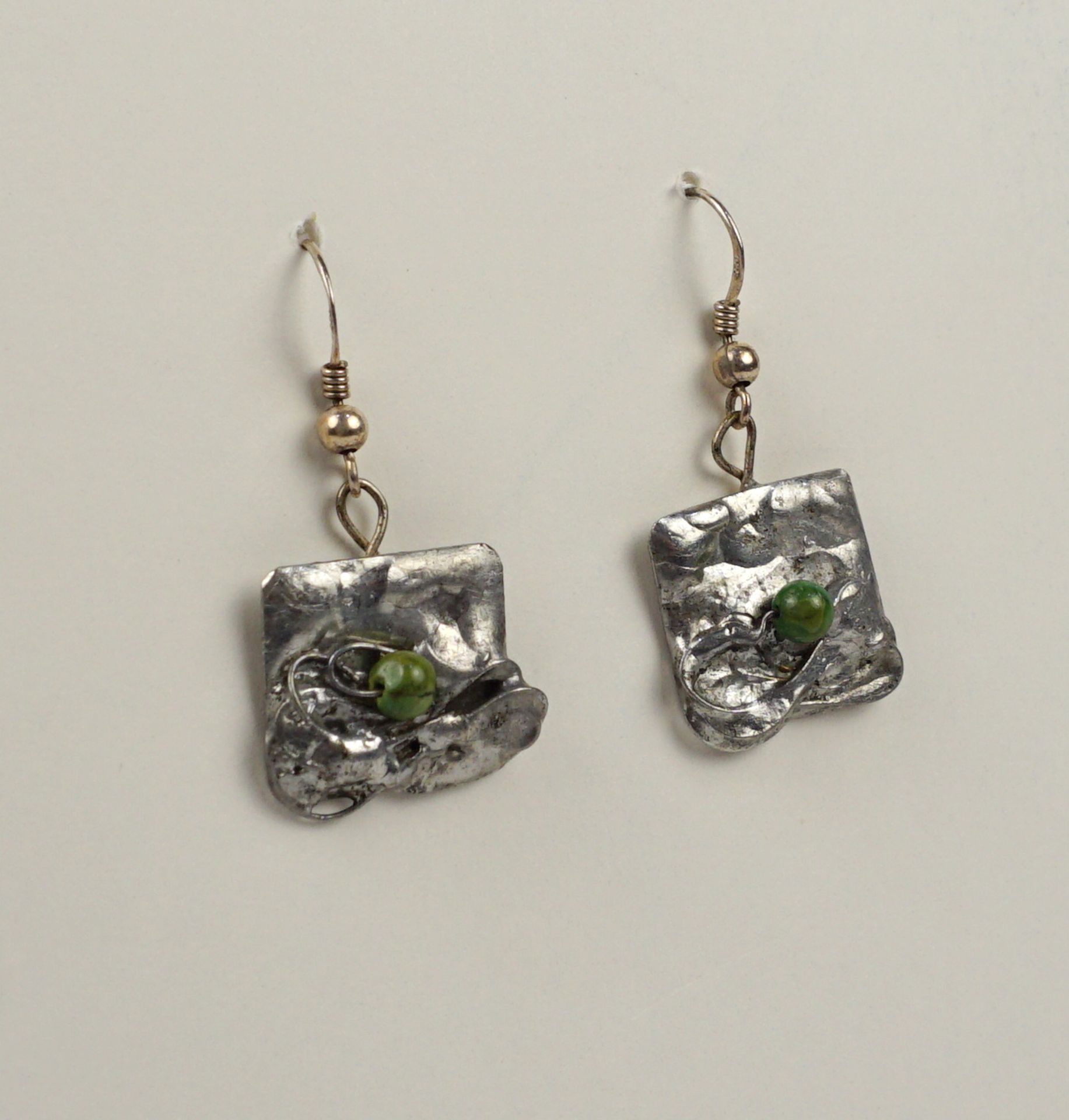Paar Ohrhänger mit kleinen Malachit-Kugeln, 925er Silber - Image 2 of 2