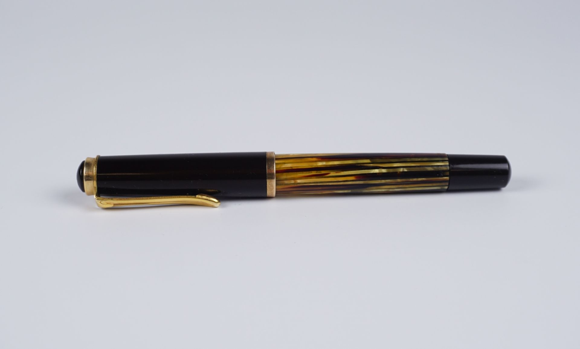 Pelikan M400 Kolbenfüller Schildpatt braun, 585er Goldfeder, 1980er/1990er Jahre - Bild 2 aus 3