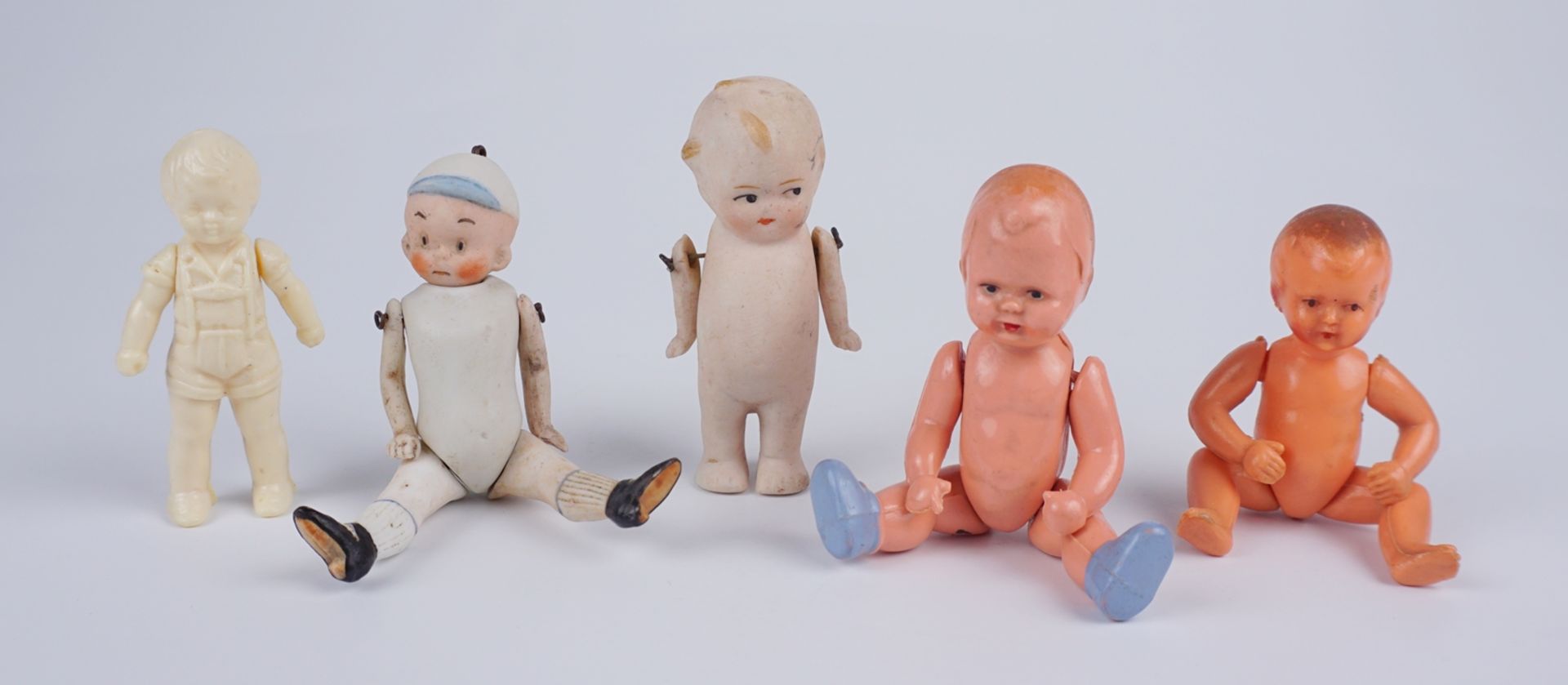 5 kleine Puppenstuben-Püppchen, 1930er/1950er Jahre