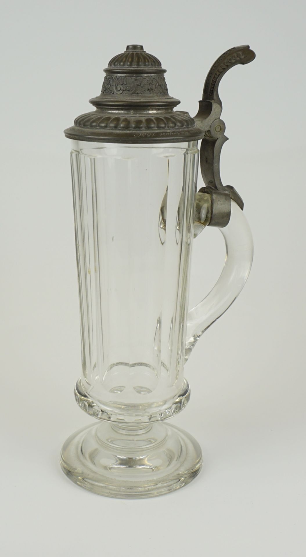 Kristall-Bierkrug mit Zinndeckel, datiert 1880