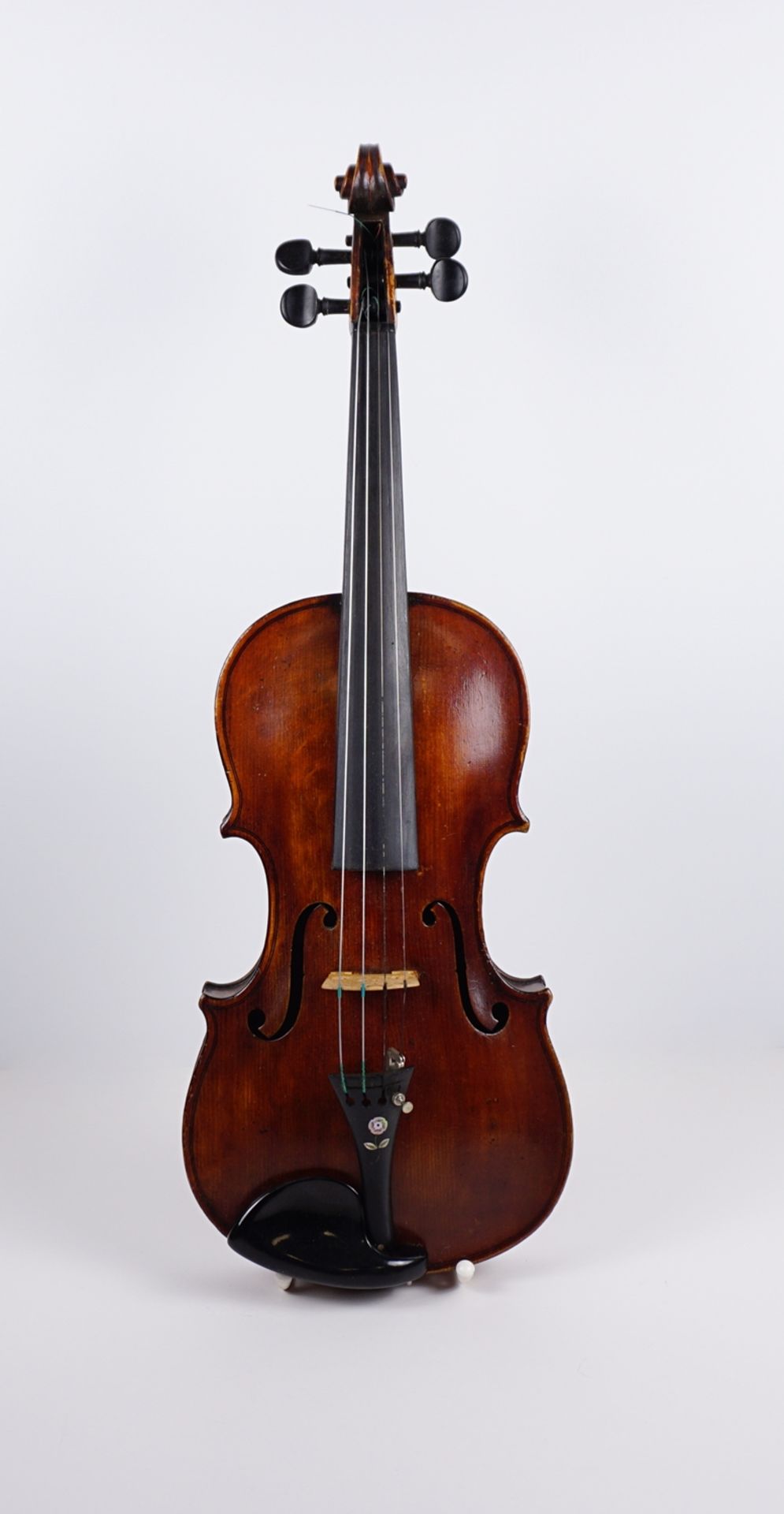 Violine, mit Etikett "David Christian Hopf, Instrumentalis in Quittenbach, 1760" und Brandstempel, 