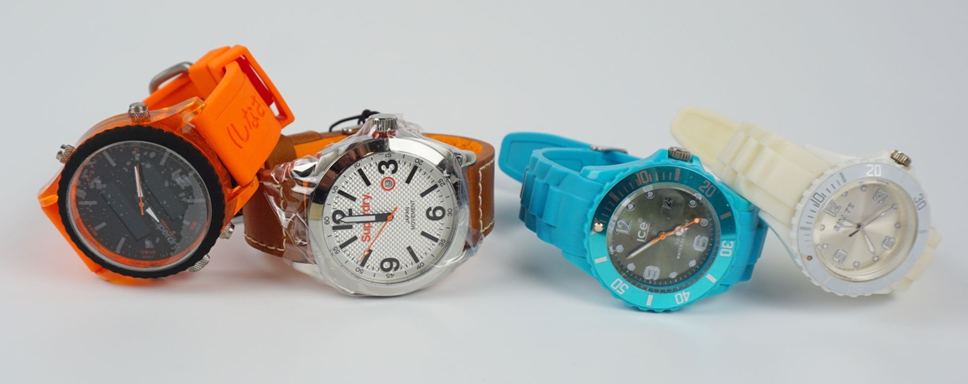 Konvolut 4 Armbanduhren: 2x Superdry, ICE-Watch und "SKATE" - Bild 2 aus 2