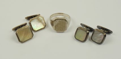Konvolut Herrenschmuck, Silber: Ring und 2 Paar Manschettenknöpfe, Gesamt-Gew.24,98g