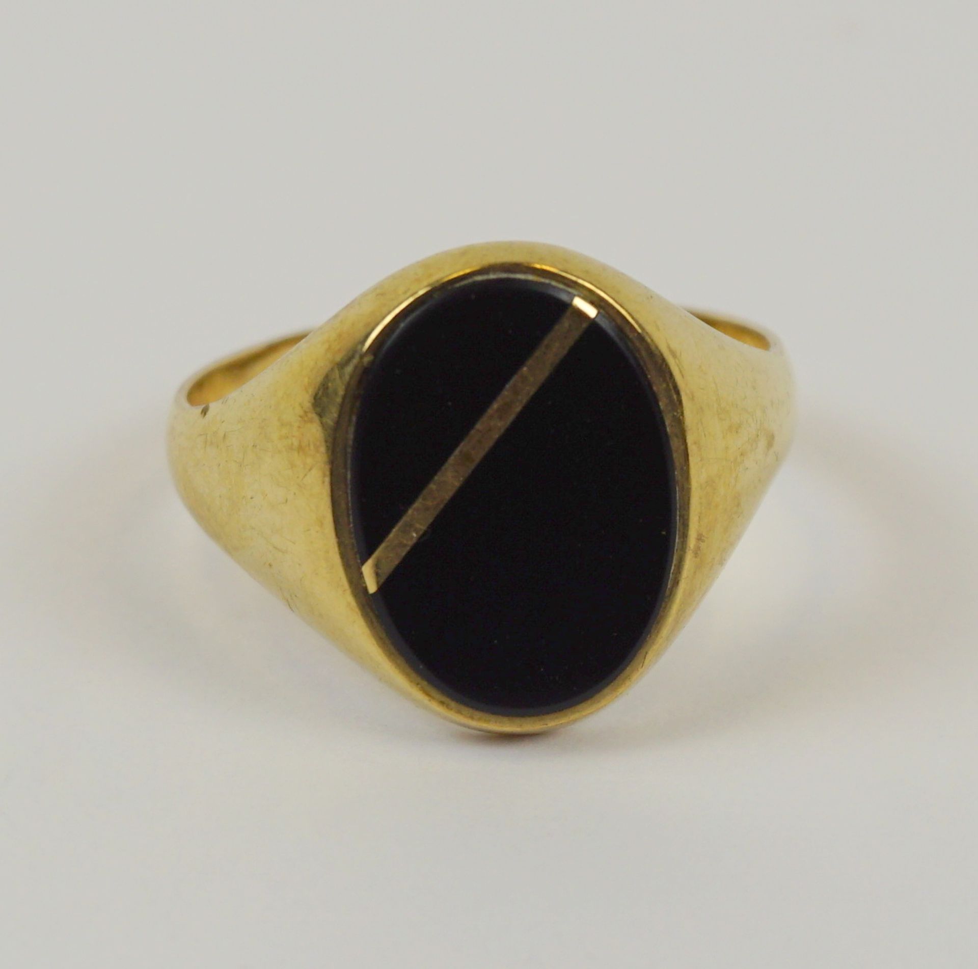Ring mit Onyxplatte, 333er Gelbgold, Gew.3,25g - Bild 2 aus 2