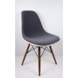 Eames Fiberglass Side Chair DSW mit Vollpolster, Charles & Ray Eames für Vitra