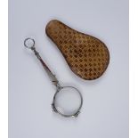 Lorgnette mit schwarz-roten Emaillestreifen, im Etui, Art Déco