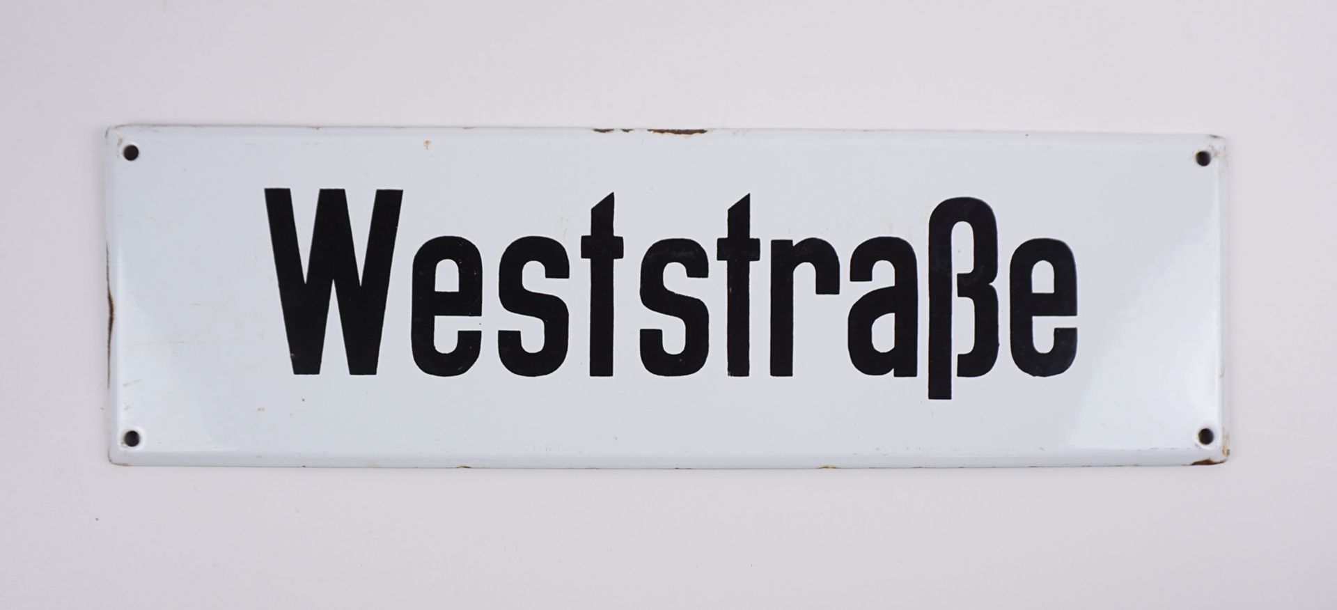 Emaille-Straßenschild "Weststraße", 2.Hälfte 20.Jh.