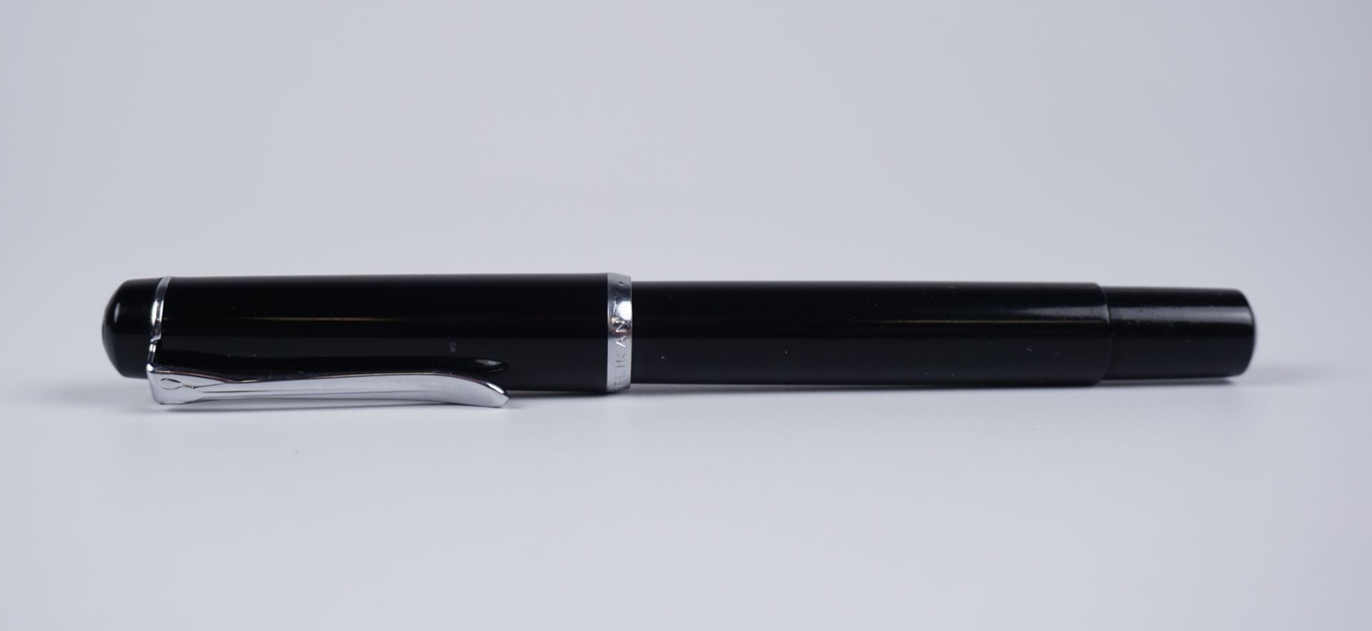 Pelikan M150 Kolbenfüller schwarz, Stahlfeder, 1980er Jahre - Bild 2 aus 2