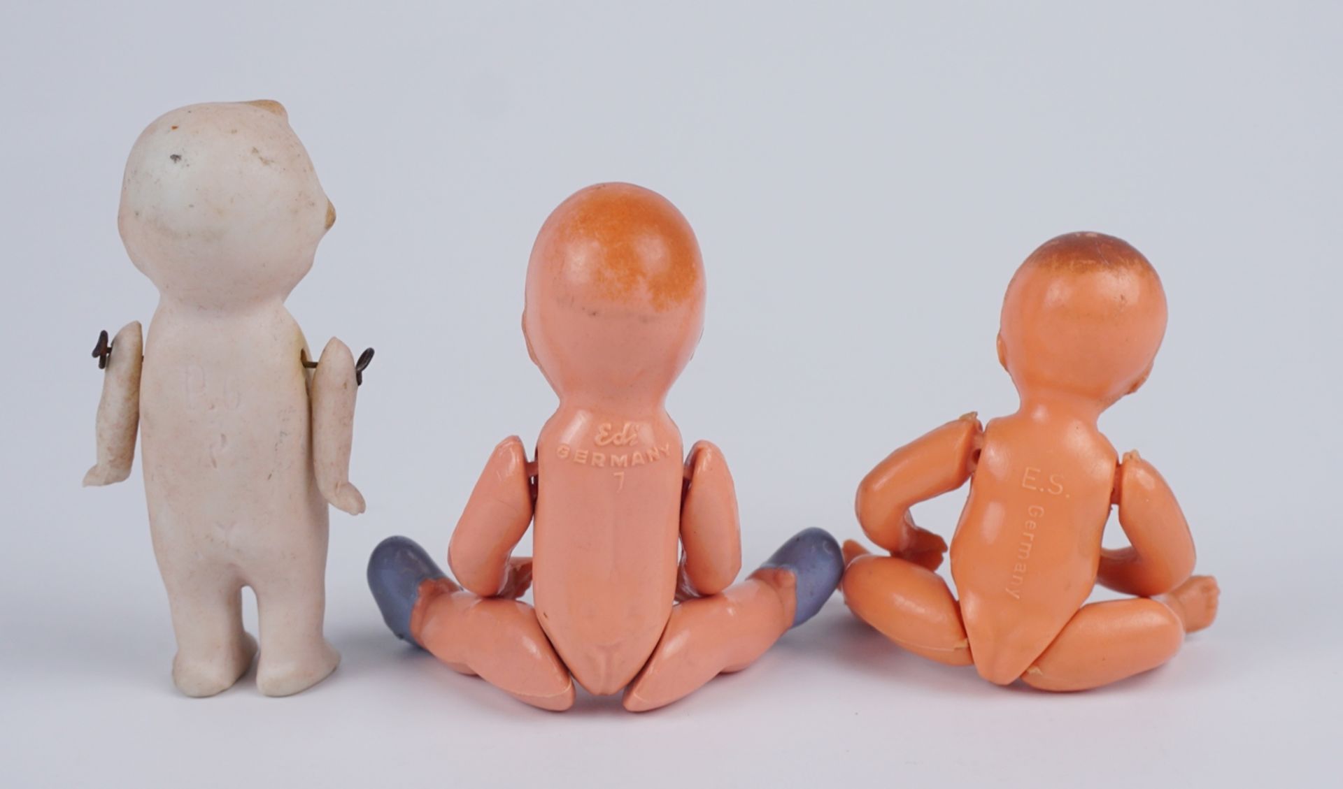 5 kleine Puppenstuben-Püppchen, 1930er/1950er Jahre - Bild 3 aus 3