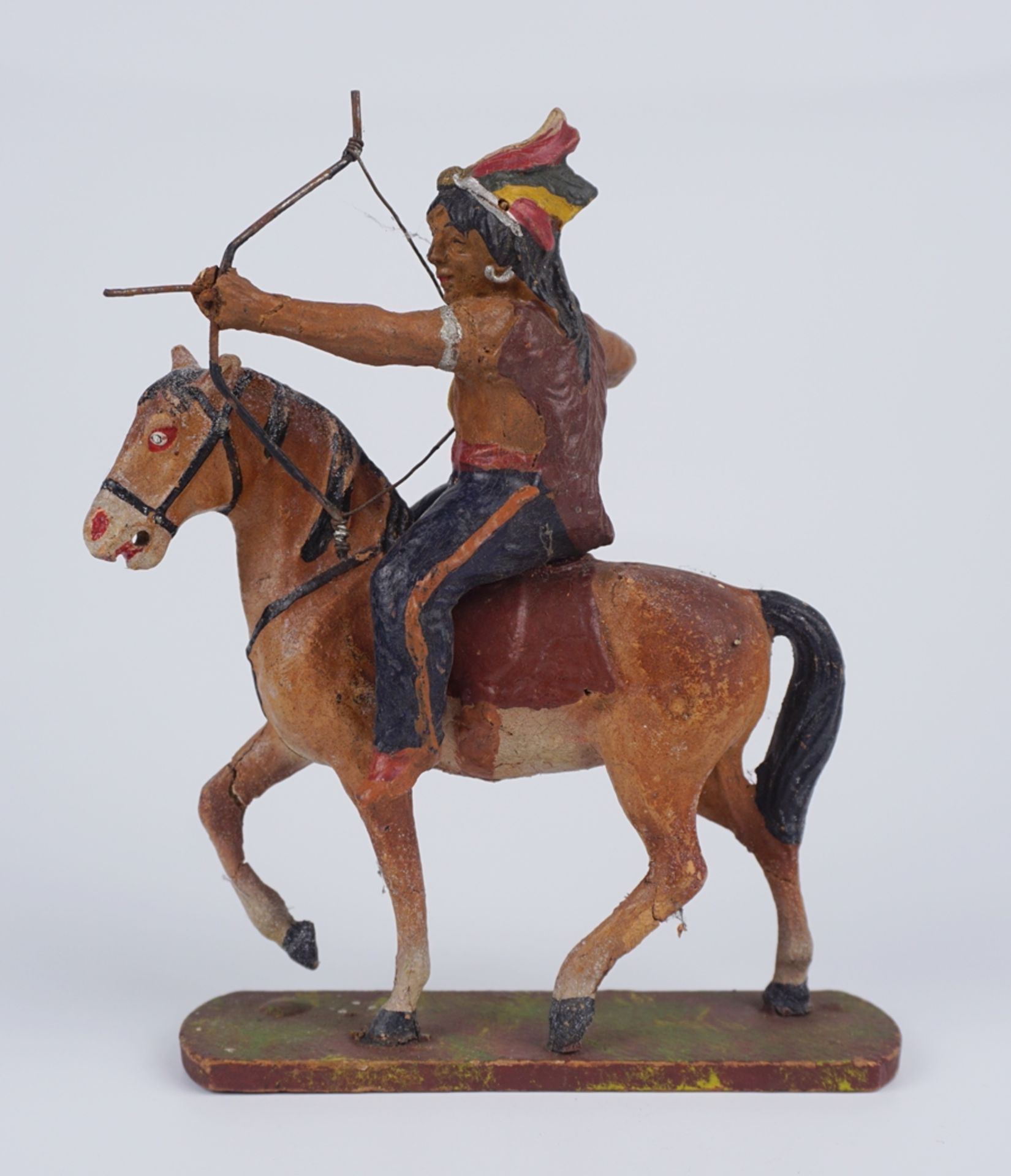 Indianer mit Pferd aus Masse und Soldat, I.WK aus Elastolin; 1920er Jahre