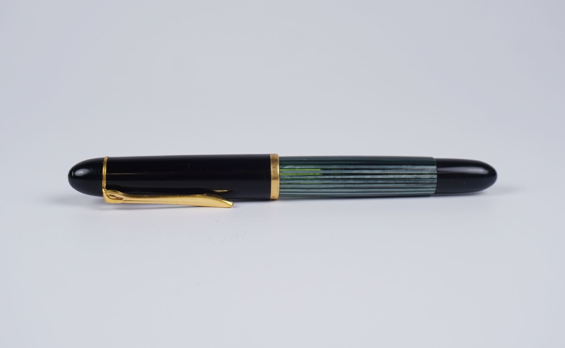 Pelikan M140 Kolbenfüller grün gestreift, 585er Goldfeder, 1950er/1960er Jahre - Bild 2 aus 2