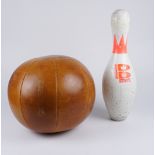 Vintage-Bowling-Kegel, USA und Medizinball "BENZ"