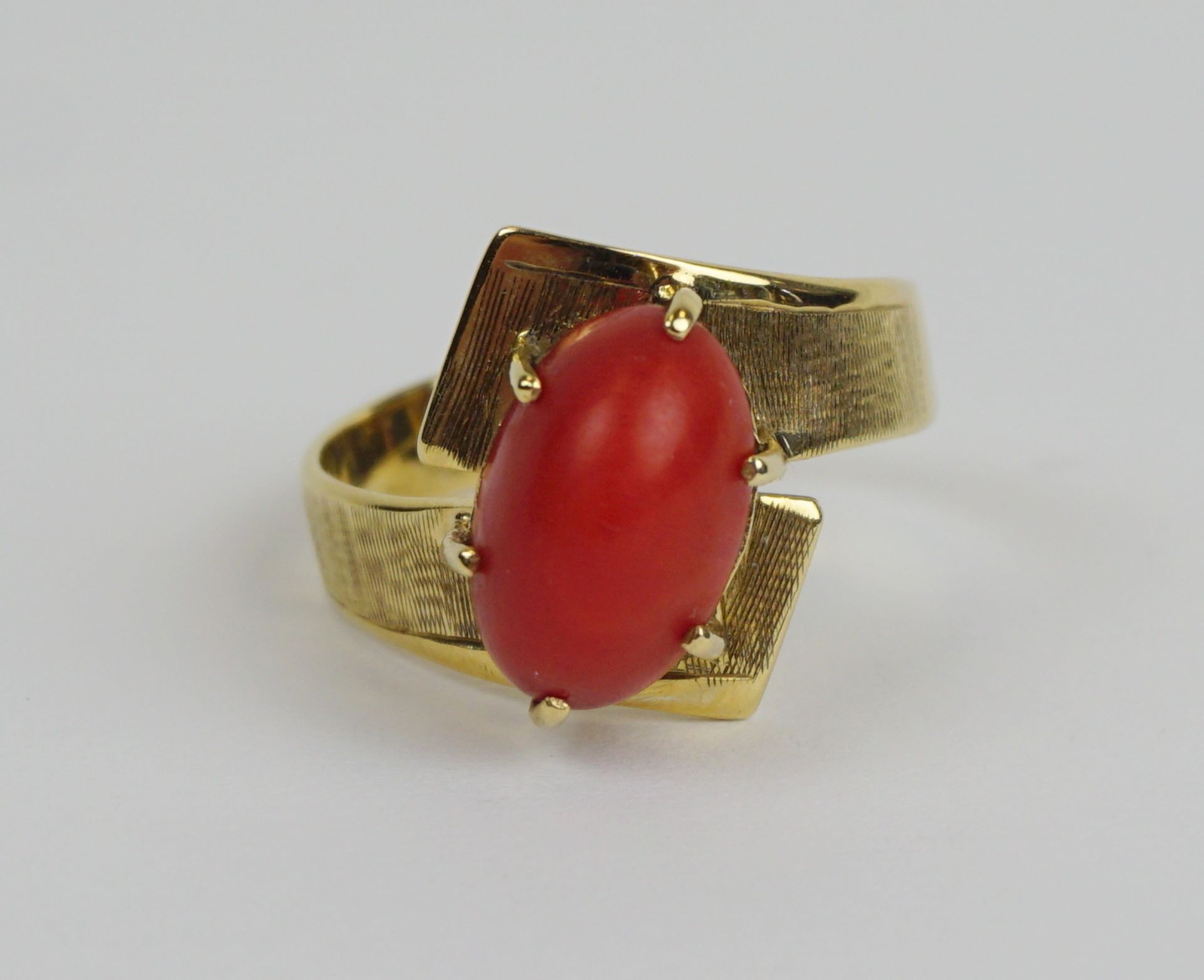 Ring mit Koralle, 333er Gold, Gew.3,58g