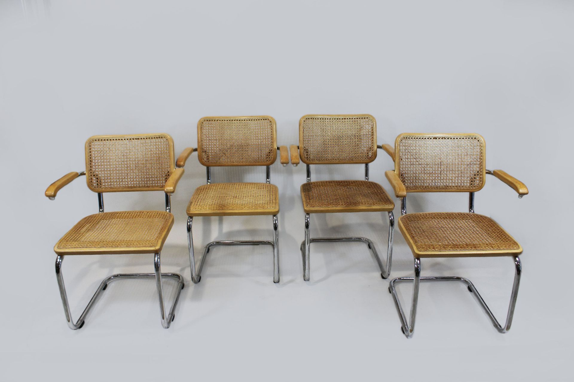 Vier Thonet-Freischwinger