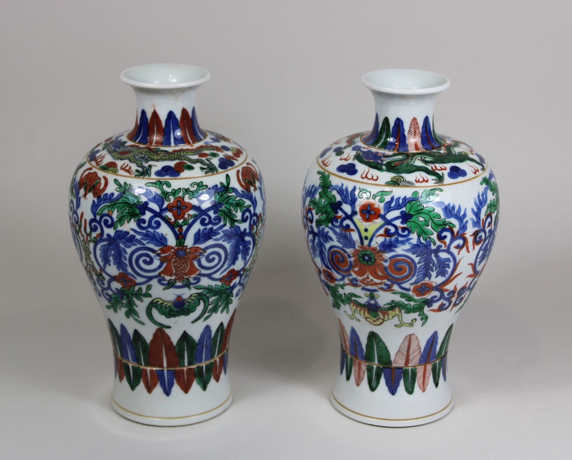 Plum Vasenpaar, China, Porzellan