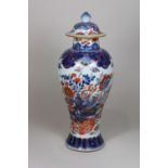 Deckelvase, Imari China, Porzellan