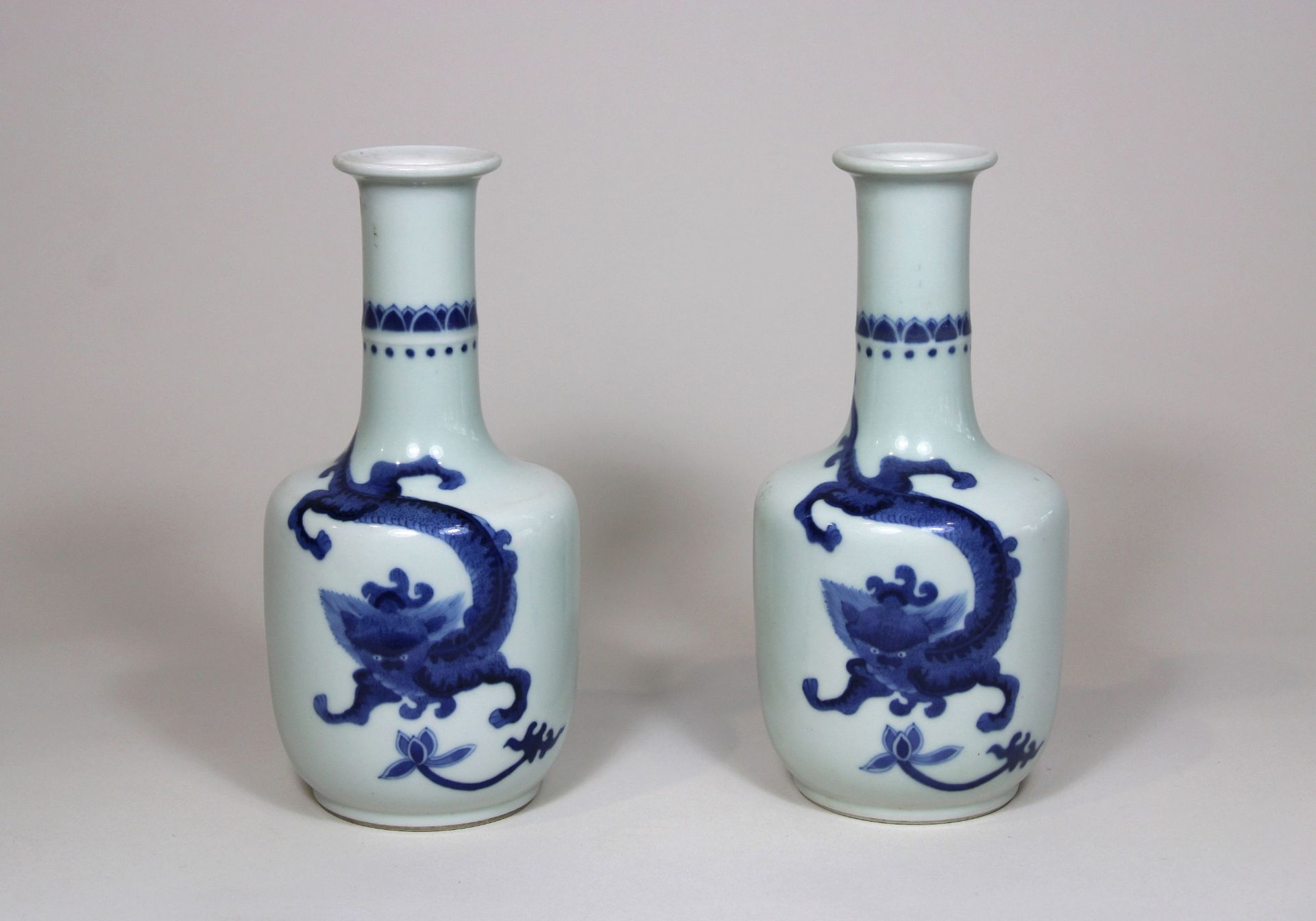 Paar Vasen, China, 19. Jh., Porzellan - Image 3 of 3